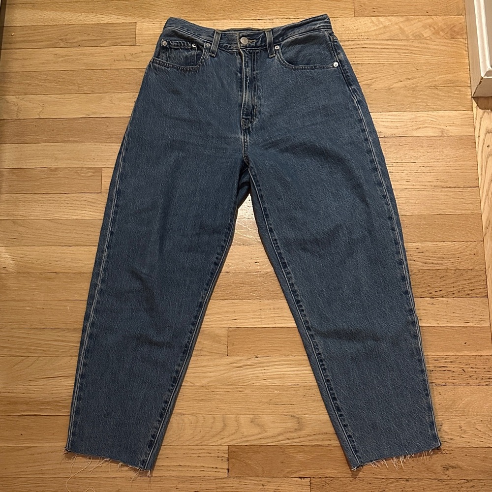 Levi High Loose Taper Jean Cotton/Lyocell- size 27 - raw ankle hem